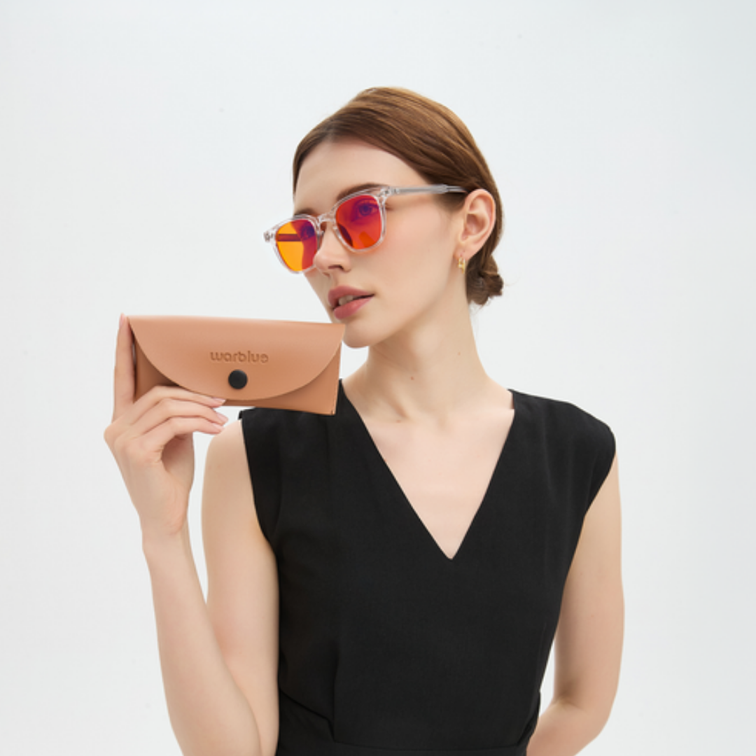Model holding the Newton protective case – Crystal frame glasses